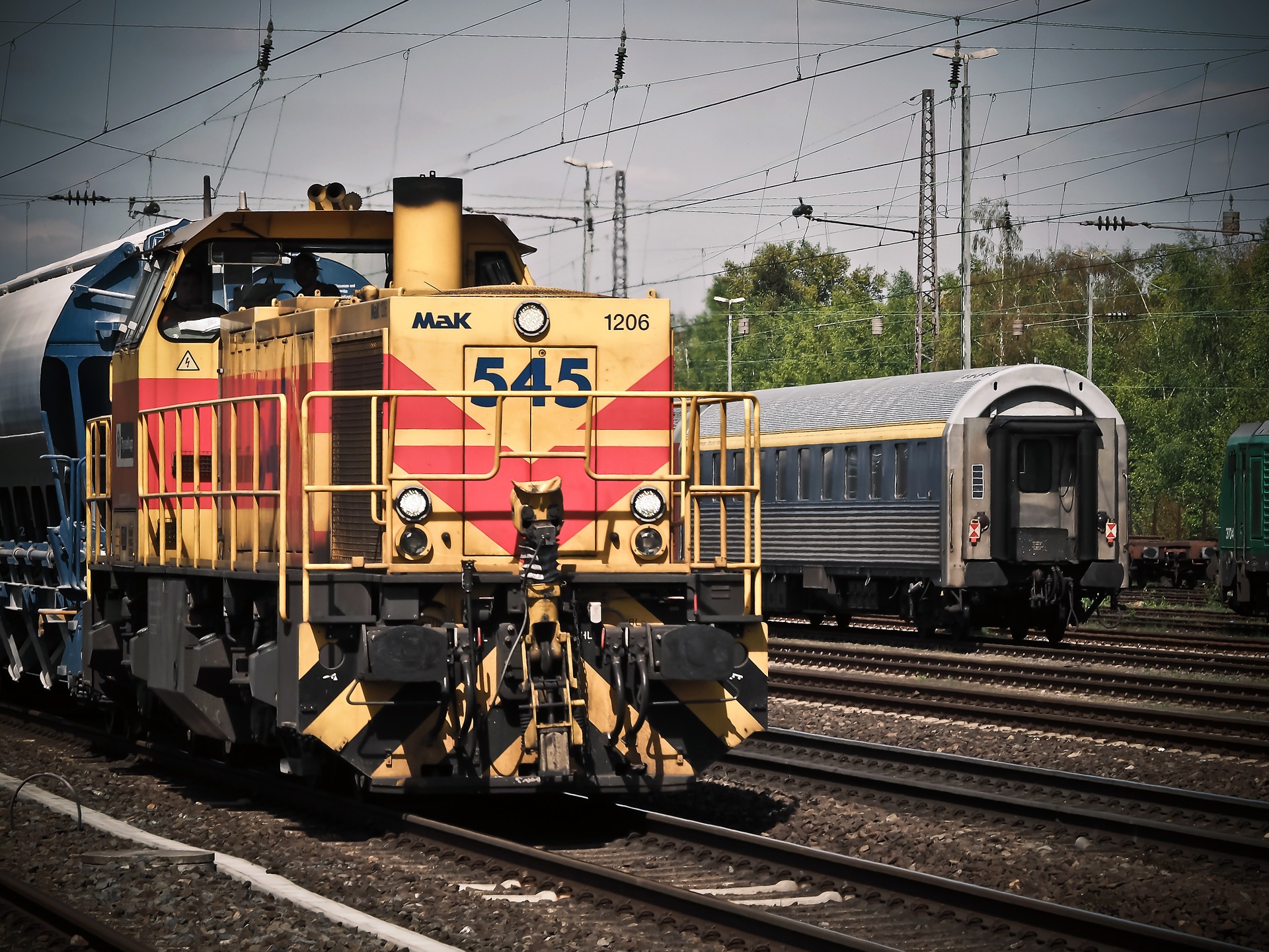 locomotive-1399080_1920